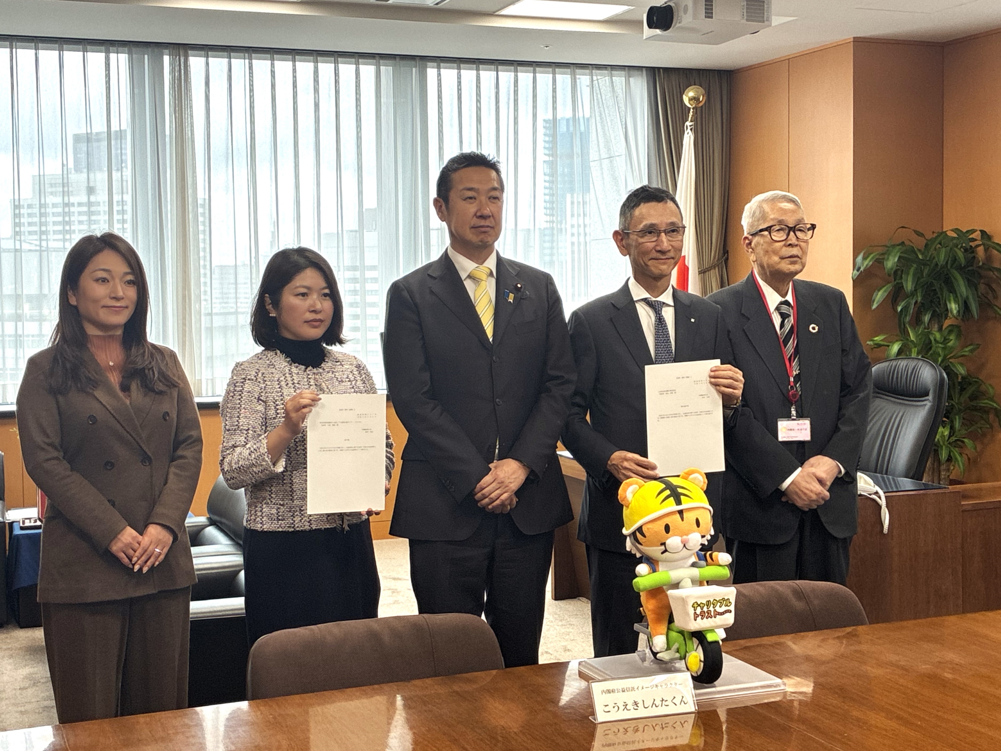 関係者との記念撮影